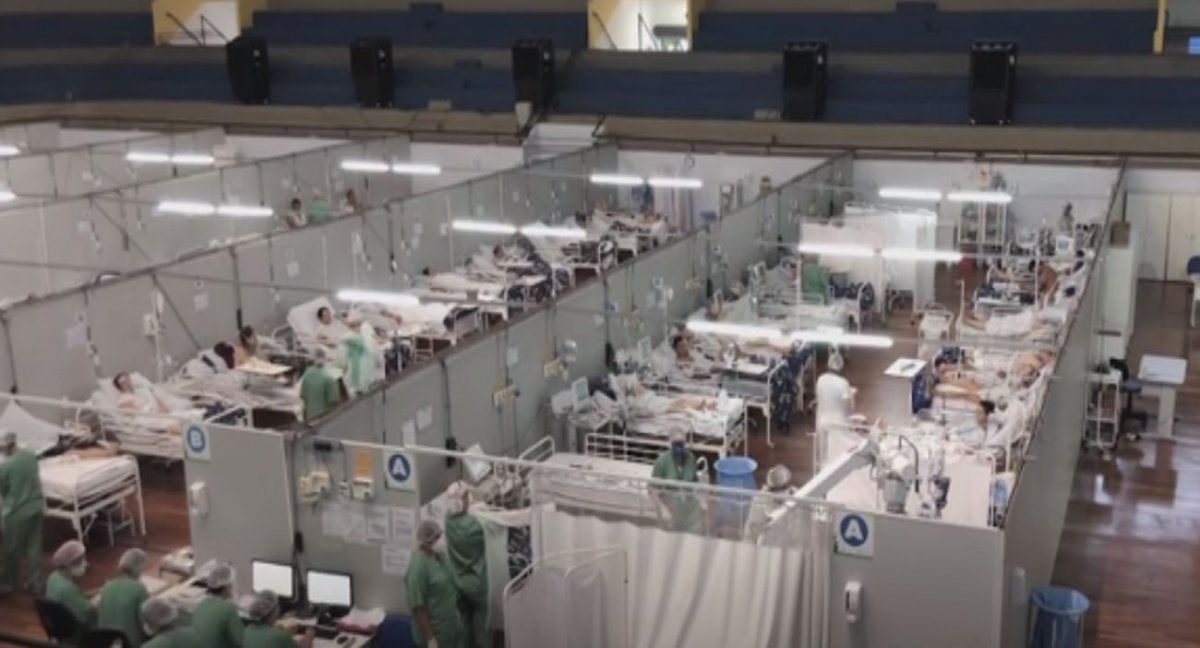 Brasil: Un gimnasio convertido en sala de internación por Covid-19. (Foto: AP)