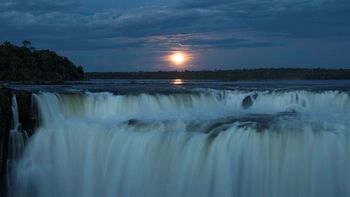 Previaje: tres destinos únicos para aprovechar al aire libre. Paseo de la Luna Llena en el Parque Nacional Iguazú. (Foto: fuente tangol.com) Previaje: tres destinos únicos para aprovechar al aire libre. Paseo de la Luna Llena en el Parque Nacional Iguazú. (Foto: fuente tangol.com)