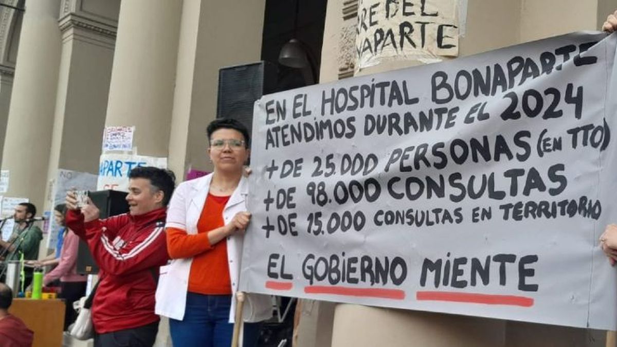 Protestas contra el Gobierno en el Hospital Bonaparte.