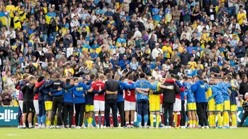 Preocupación: el jugador Eriksen se volvió a desplomar en el campo de juego y se suspendió el amistoso ante Ucrania