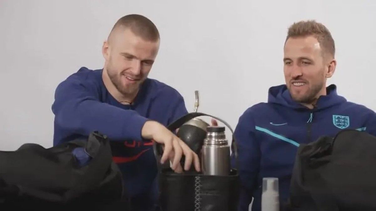 Tomar mate se hizo una costumbre entre los integrantes de la selección inglesa en el Mundial de Qatar 2022. (Foto: Captura video)&nbsp;