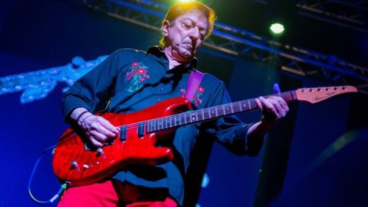 Investigan al guitarrista de Virus por la muerte de su esposa: ¿práctica sexual o asesinato?