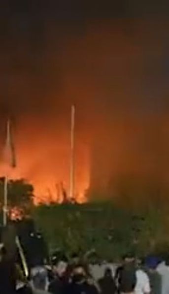 Asaltaron e incendiaron la embajada de Suecia en Irak por autorizar la quema del Corán