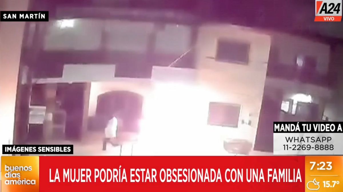 Pirómana obsesionada: atacó a una familia y les quemó puertas y un auto. (Foto: captura de video)