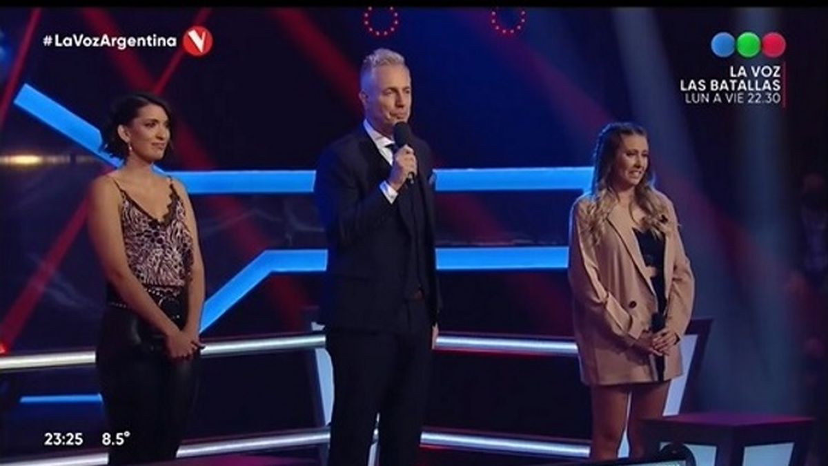 Bianca Cherutti y su contrincante Virginia frente al Jurado de La Voz Argentina, mientras escuchaban las devoluciones que despertaron toda clase de críticas.