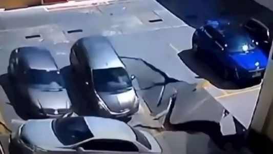 Video | El dramático momento en el que se derrumbó el techo de un shopping en San Pablo