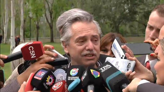 Alberto se emocionó al recordar a Néstor Kirchner en el aniversario de su muerte: Le prometí en el mausoleo lo que tenía que prometerle