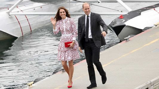 El increíble secreto de Kate Middleton: ¿Por qué siempre lleva algo en sus manos?