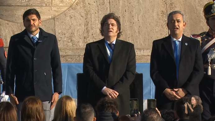 Milei encabezó el acto por el Día de la Bandera en Rosario y parte a España para nueva gira europea