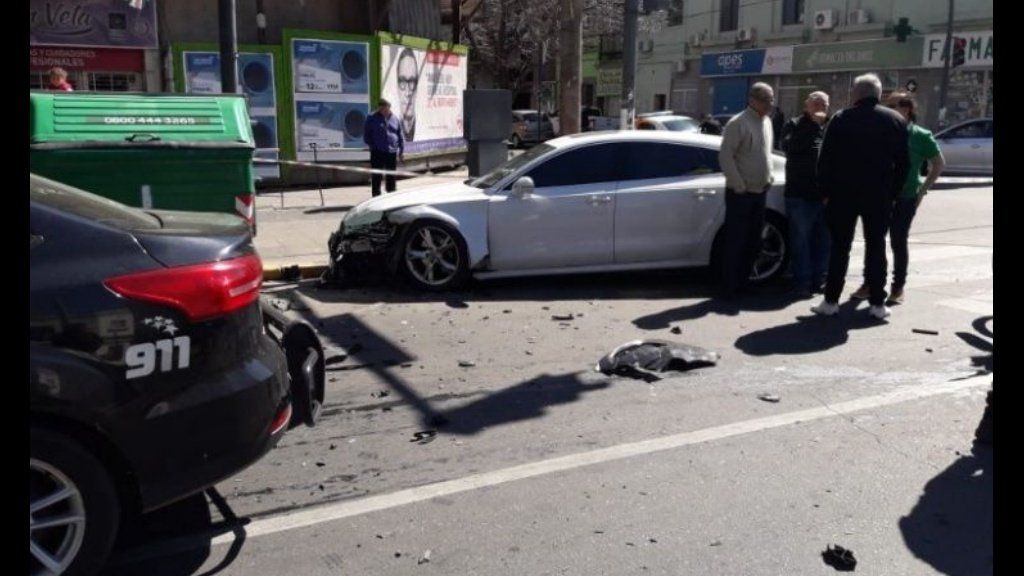 El titular de los choferes de taxis chocó con un Audi A7 del sindicato