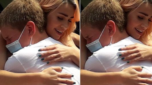 El emotivo abrazo de Lali Espósito con un fanático: Gracias por darme su amor