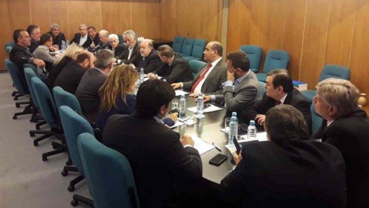 Gobernadores del PJ se reunieron con Massa y Pichetto y le reclamaron a Macri una reunión urgente