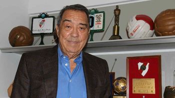 Murió Carlos Ávila, el hombre que cambió la forma de ver el fútbol y construyó un mito