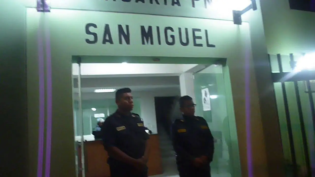 Una oficial de policía se encerró en el baño y cometió suidicio en San Miguel 