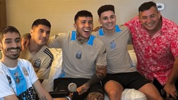 El emotivo gesto de Julián Álvarez, Enzo Fernández y Exequiel Palacios con un hincha argentino