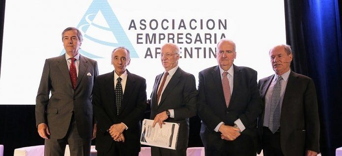 Los principales empresarios le piden al Gobierno una vuelta ordenada a la actividad y evitar caer en el default