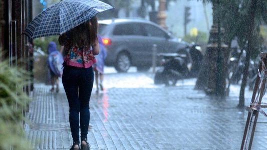 Alerta amarilla por fuertes tormentas en 14 provincias: a qué hora llegan al AMBA