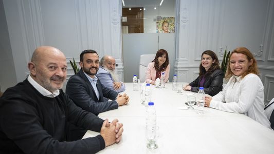 Cristina Kirchner recibió al Movimiento Evita antes del acto del 25 de Mayo y sus referentes prometieron acompañarla