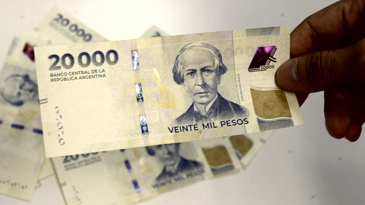 Denuncian la circulación de billetes falsos de $20 mil.&nbsp;