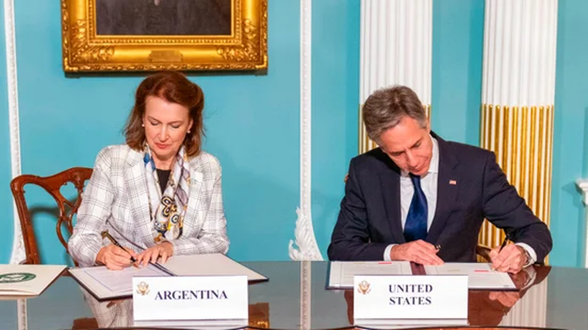 La canciller Diana Mondino y el secretario de Estado de los Estados Unidos