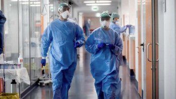 Córdoba: primera muerte por la cepa británica y alerta por contagios con la brasileña