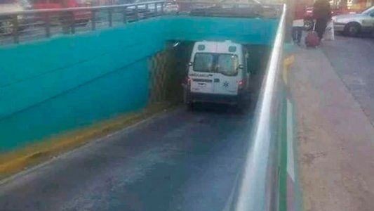 Es verdadero que las ambulancias no pasan por el viaducto de Ceretti en Villa Urquiza, pero hay tres próximos donde sí transitan