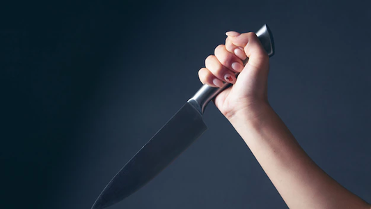 Detuvieron a una joven tras apuñalar en el pecho a su novio