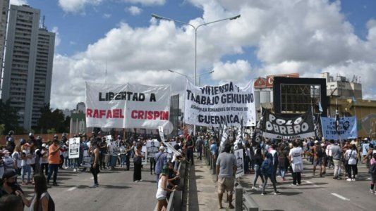 El Polo Obrero corta los principales accesos a la Ciudad: demoras en Puente Pueyrredón y otros puntos
