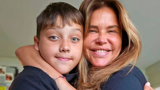 Thiago, el hijo de 13 años de Nazarena Vélez, le robó el celular a su mamá y sorprendió a todos