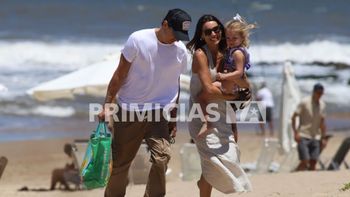 Pampita y Roberto García Moritán se mostraron juntos con su hija Ana en la playa: las fotos