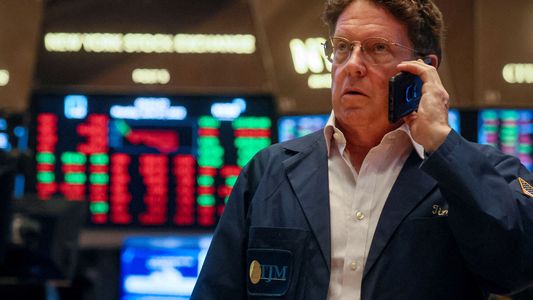 Con un riesgo país en 2.700 puntos, los mercados esperan una señal política que mejore la confianza