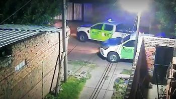 Sufría un brote psicótico y la policía usó un método brutal para detenerlo: lo atropelló cuatro veces