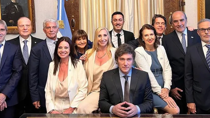 Javier Milei vuelve a reunir al Gabinete nacional antes de su viaje a Santa Cruz