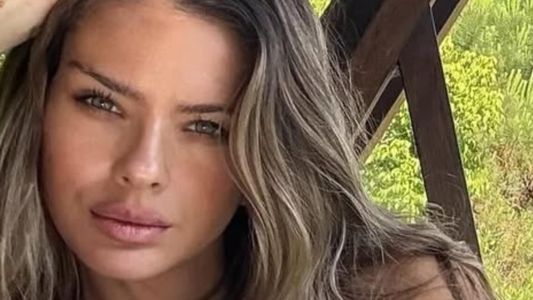 La China Suárez subió una foto en el baño y en el reflejo apareció una escalofriante figura