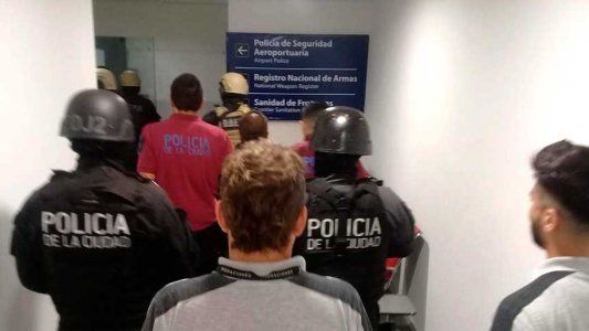 Dos hombres, uno peruano y el otro uruguayo, fueron deportados del país por delinquir