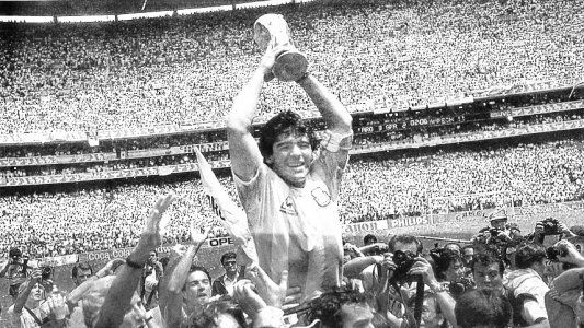 A 34 años del último título en un Mundial, Maradona homenajeó al plantel con un collage de todos sus compañeros