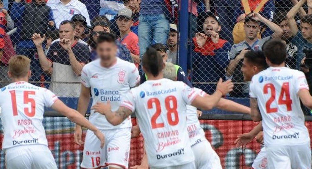 Periodista confesó que está de novia con un futbolista de primera división