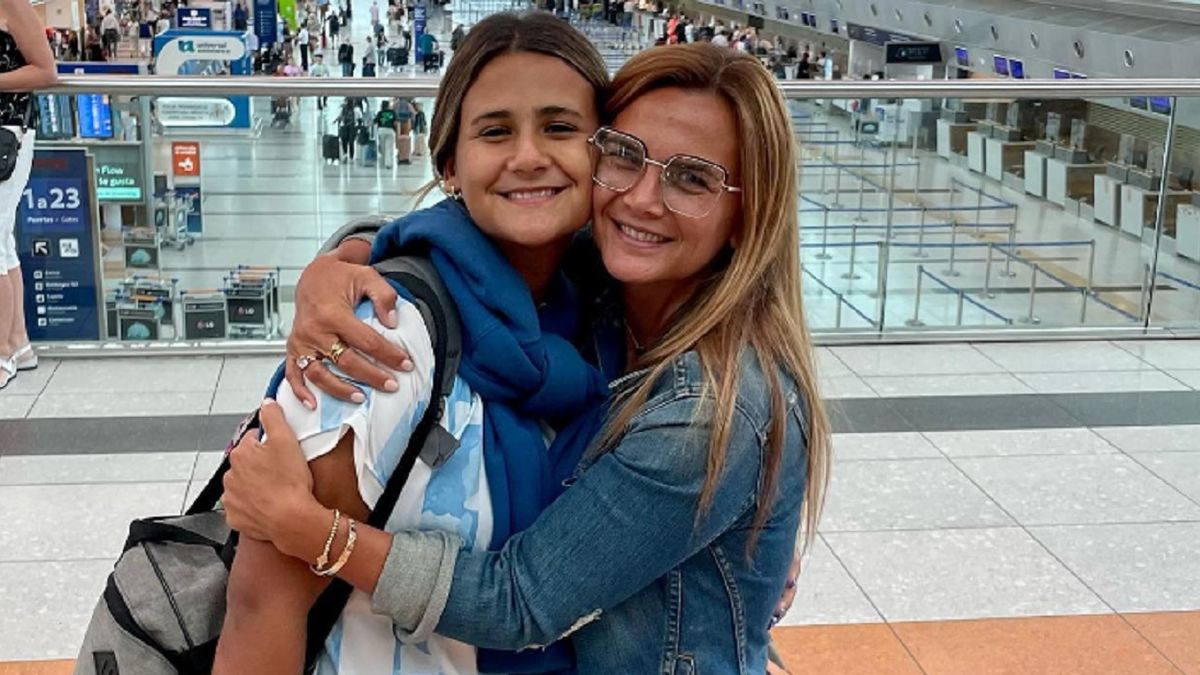 Amalia Granata despidió a su hija Uma, que partió a Canadá: las fotos del emotivo momento