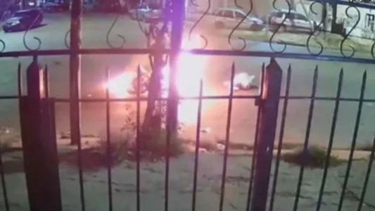 Impactante video: dos motos chocaron, explotaron en llamas y dejaron una víctima fatal
