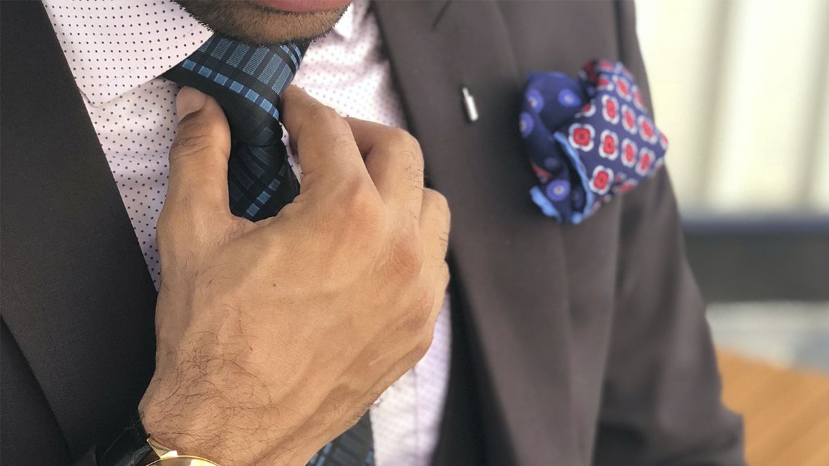 La revolución del NUDO DE LA CORBATA: era tan fácil hacerlo y nos complicábamos la vida