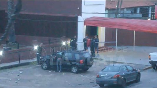 La Plata: lo echaron de un boliche y chocó su auto contra la fachada para poder meterse adentro