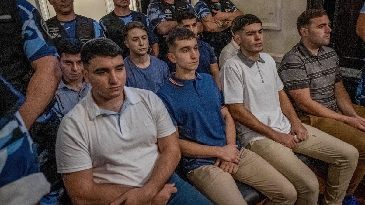 Los ocho rugbiers acusados del asesinato de Fernando B&aacute;ez Sosa, durante la novena audiencia del juicio (Foto: T&eacute;lam).
