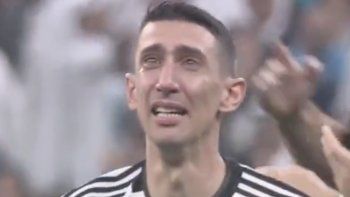 Ángel di María no pudo contener la emoción una vez que la Selección logró el ansiado título (Foto: captura de video).