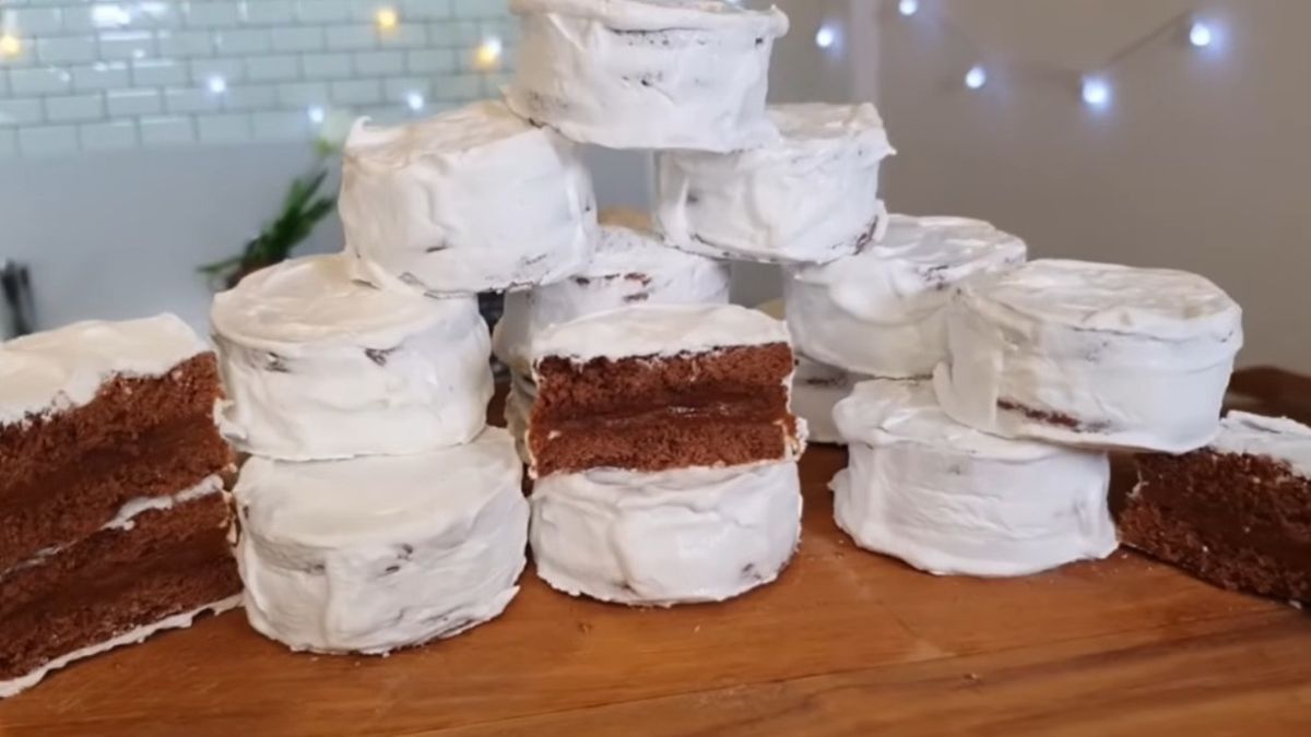 Los alfajores llevan tapitas de chocolate