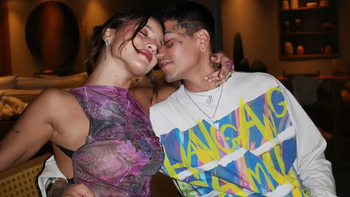 Acusan a Emilia Mernes de coquetear con un famoso delante de Duki: el video