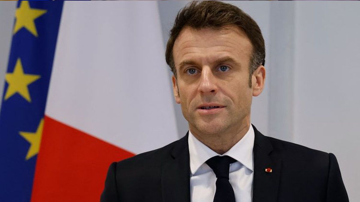 Emmanuel Macron y un curioso gesto político. (Foto: Captura de TV)