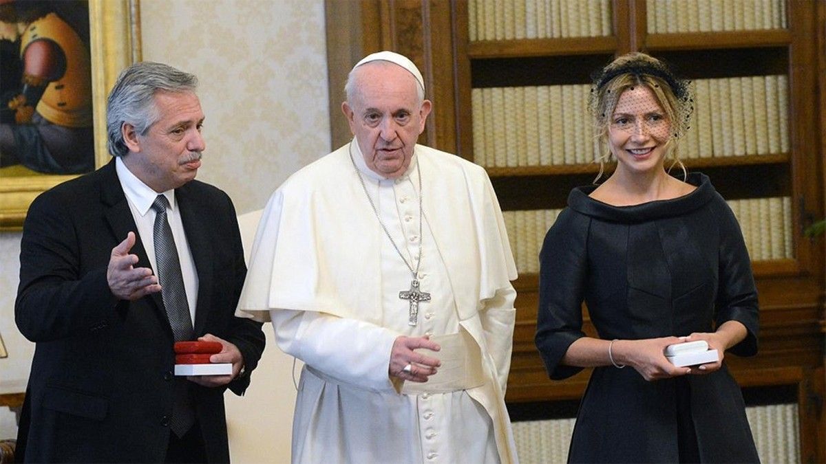 Alberto Fernández comienza la última etapa de su viaje y se encuentra con el Papa Francisco