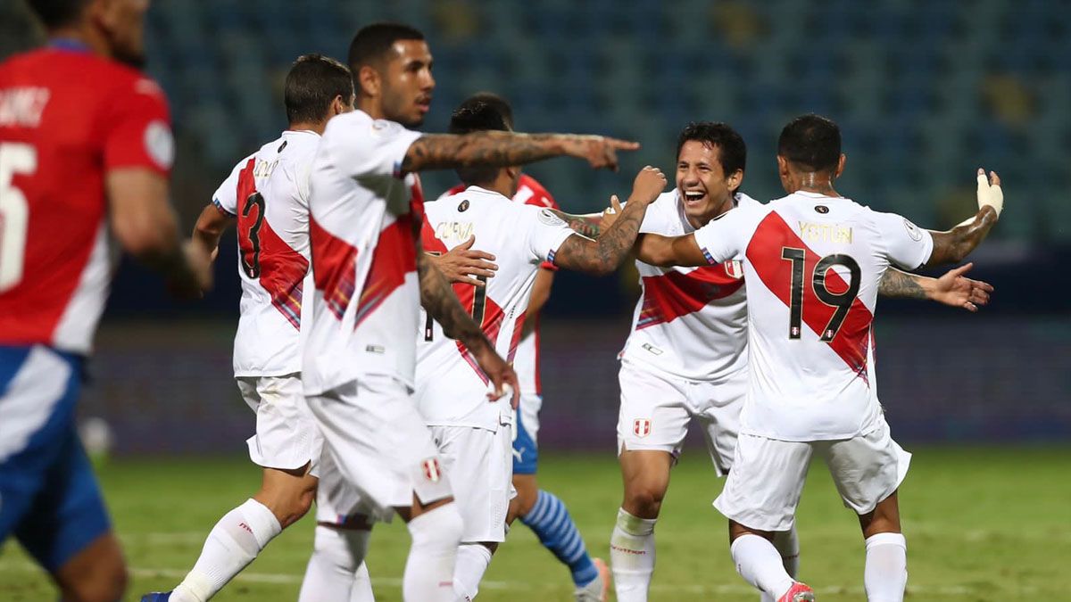 Gianluca Lapadula marcó un doblete y fue la gran figura del partido junto a Pedro Gallese.