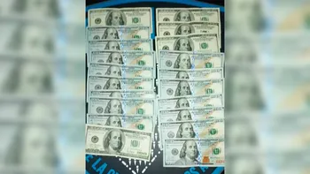 Agarren 300 dólares y queda acá: el increíble intento de soborno en medio de un operativo policial