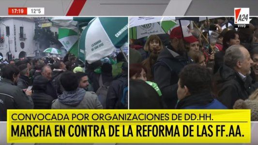 Recostados en Camioneros, el kirchnerismo y los organismos de Derechos Humanos coparon el Ministerio de Defensa